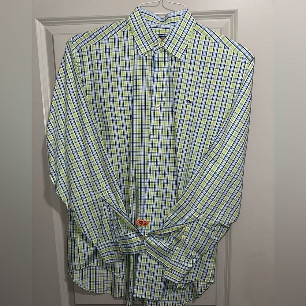 Men’s Vineyard vines Medium button down patterned. Great condition.